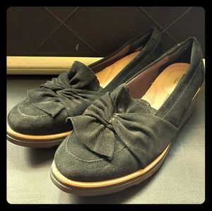 NEW Clarks Black with bow